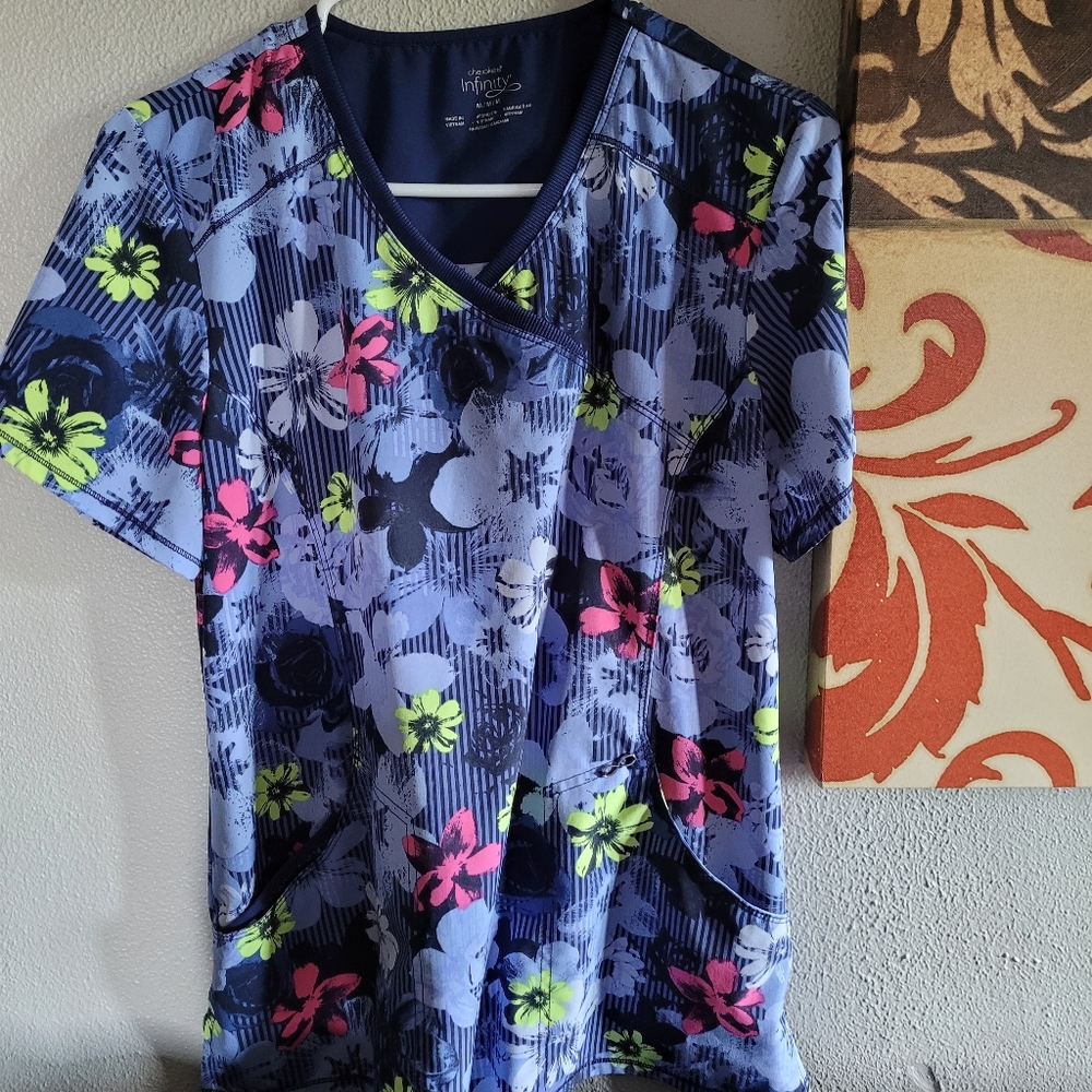 Cherokee Infinity Scrub Top